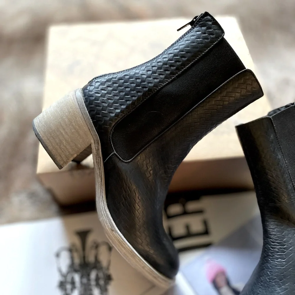 Free People Essential Chelsea Boots - Picture 4 of 15